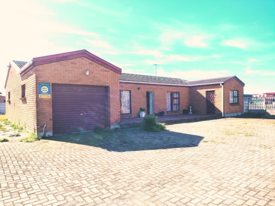 To Let 4 Bedroom Property for Rent in Ravensmead Western Cape